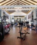 باشگاه تجهز شده با دستگاه بدنسازی لایف فیتنس life fitness