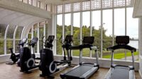 باشگاه تجهز شده با دستگاه بدنسازی لایف فیتنس life fitness