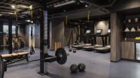 باشگاه تجهز شده با دستگاه بدنسازی لایف فیتنس life fitness