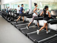 باشگاه تجهز شده با دستگاه بدنسازی لایف فیتنس life fitness